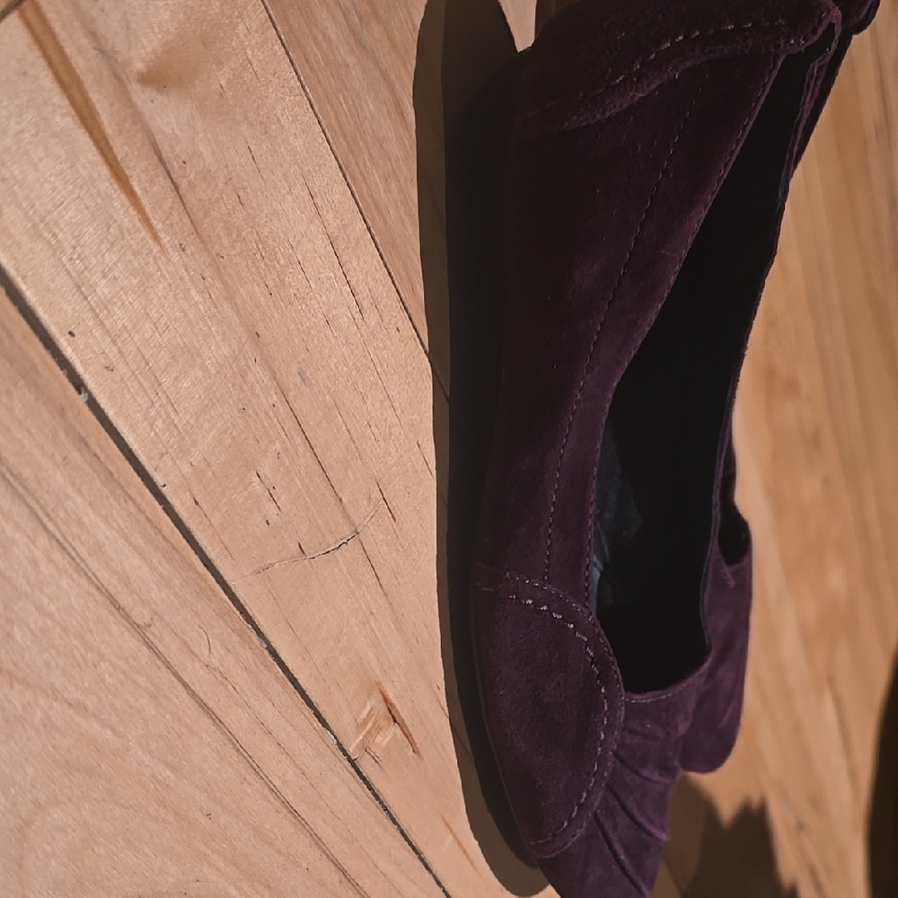 Clarks Women's Burgundy Suede Shoes - Picture 3 of 3